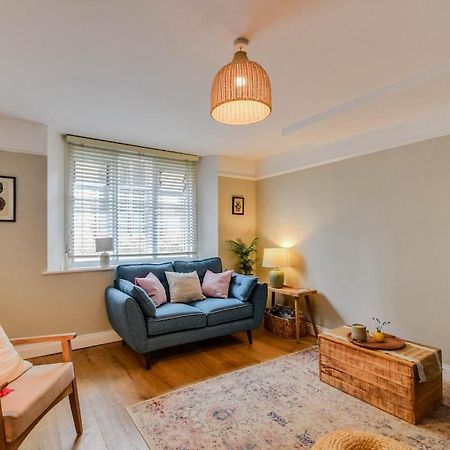 Cheerful 3 Bed Grade II Central Cottage サイレンセスター エクステリア 写真