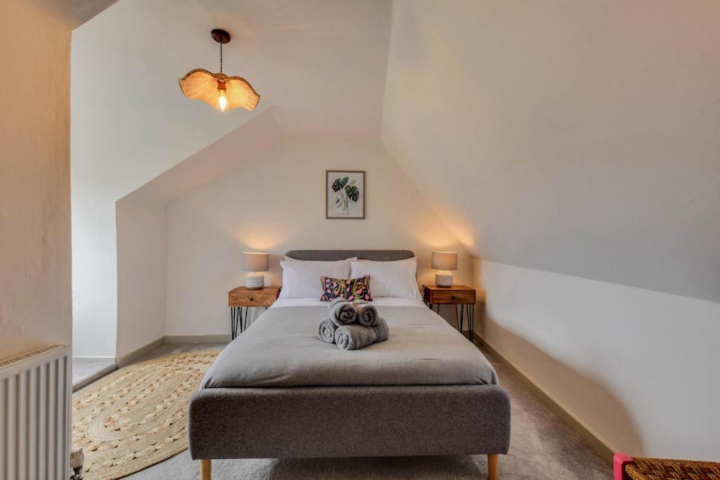 Cheerful 3 Bed Grade II Central Cottage サイレンセスター エクステリア 写真