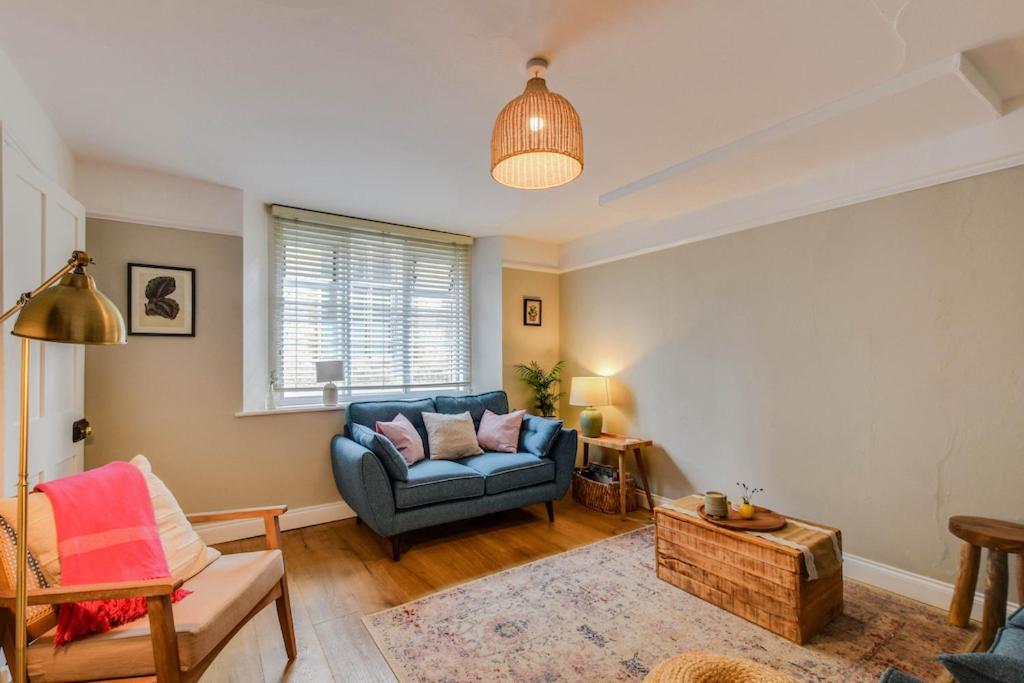 Cheerful 3 Bed Grade II Central Cottage サイレンセスター エクステリア 写真
