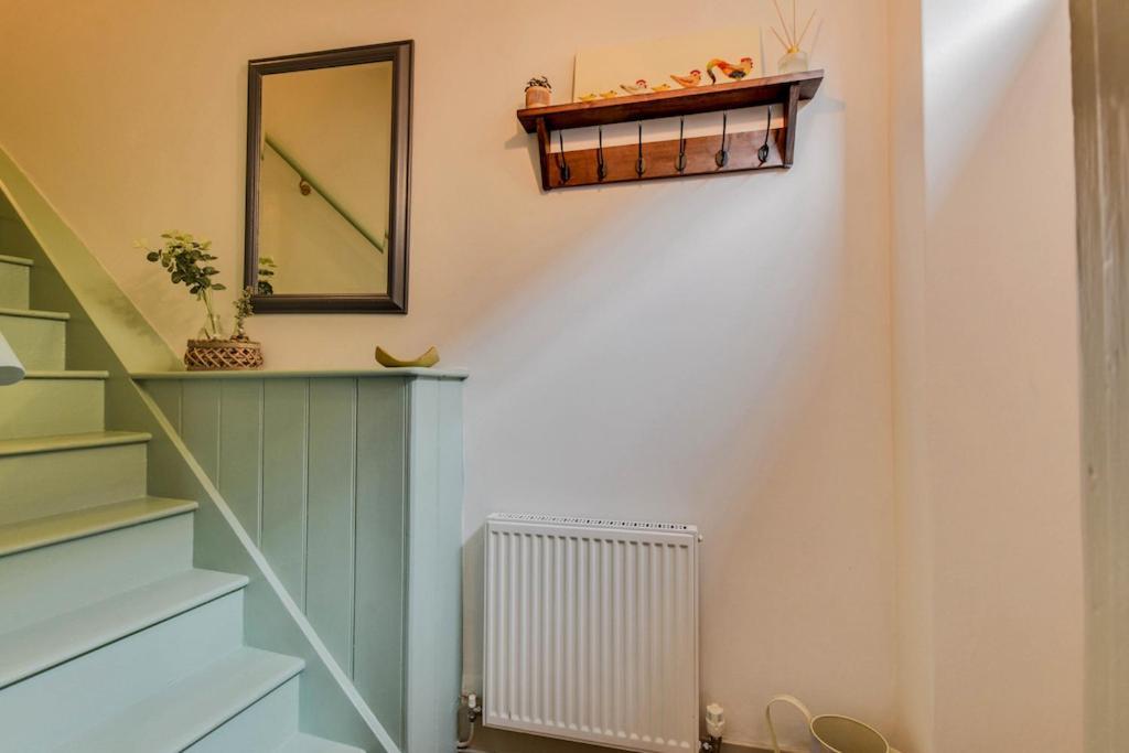 Cheerful 3 Bed Grade II Central Cottage サイレンセスター エクステリア 写真