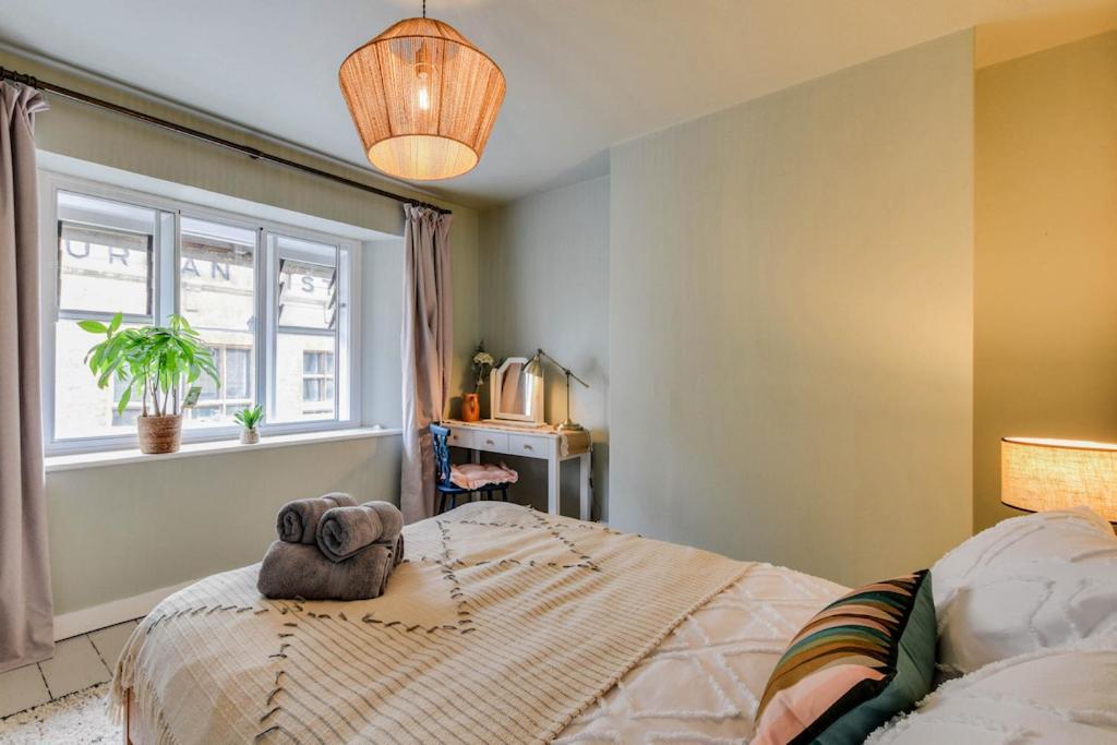 Cheerful 3 Bed Grade II Central Cottage サイレンセスター エクステリア 写真