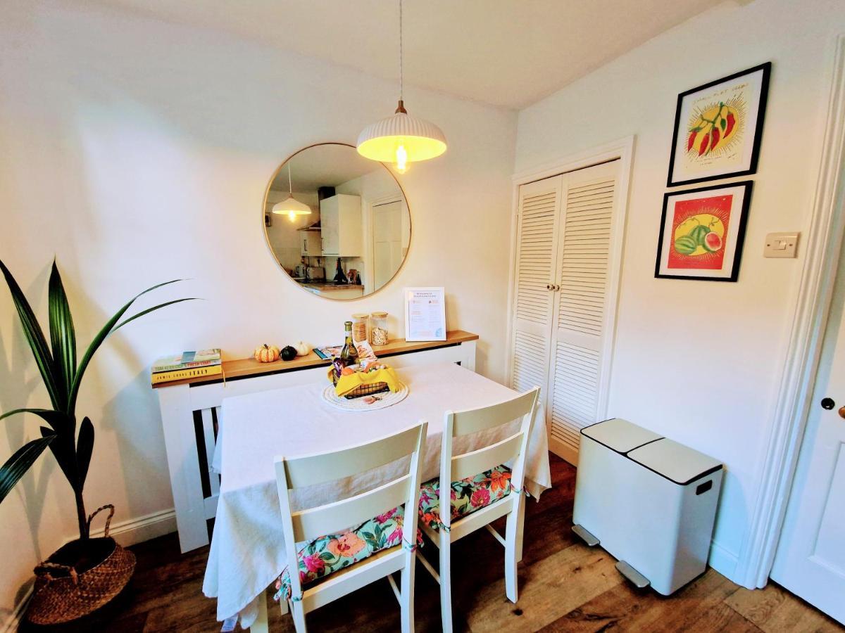 Cheerful 3 Bed Grade II Central Cottage サイレンセスター エクステリア 写真